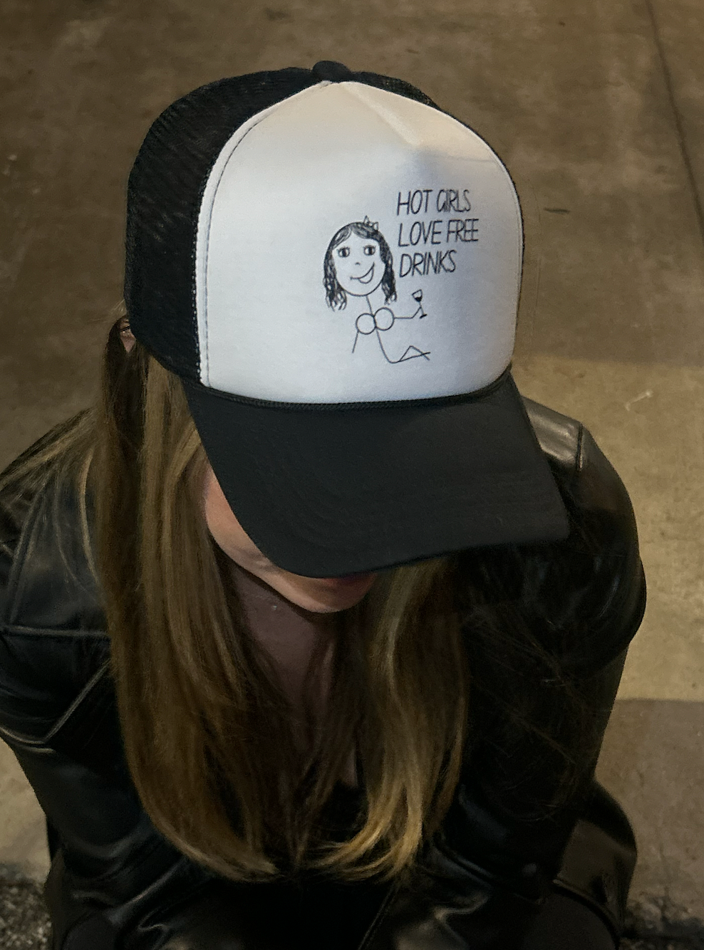 HOT GIRLS LOVE FREE DRINKS TRUCKER HAT